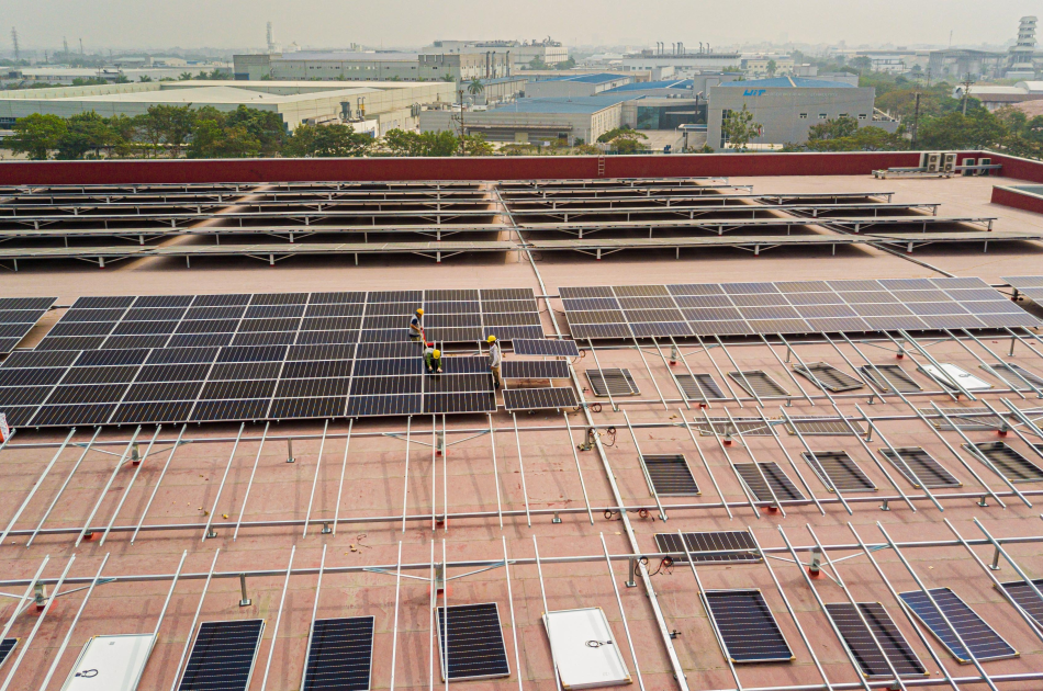 Thi công hệ thống năng lượng mặt trời áp mái 998kWp Orion Vina – Bắc Ninh